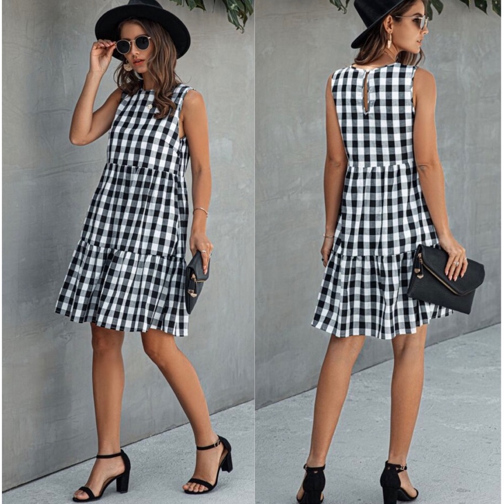 Plaid Sleeveless Pocket A-Line Pleated Mini Dress color Black/ White. Size S.